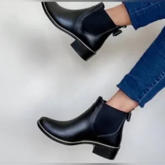 Kate Spade Women's Rain Boots Solstice Ankle Bootie Black Size 7 Gold Accent - Picture 1 of 13